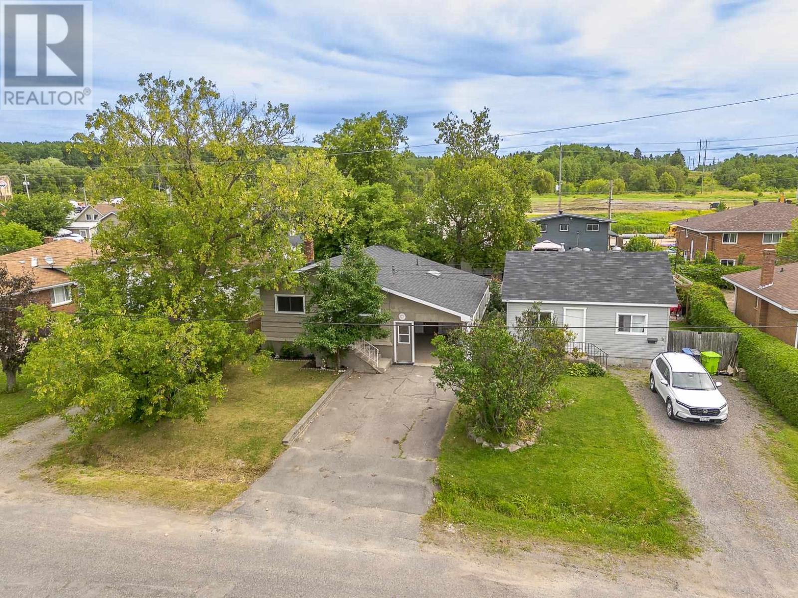 22 Lloyd St, Sault Ste. Marie, Ontario