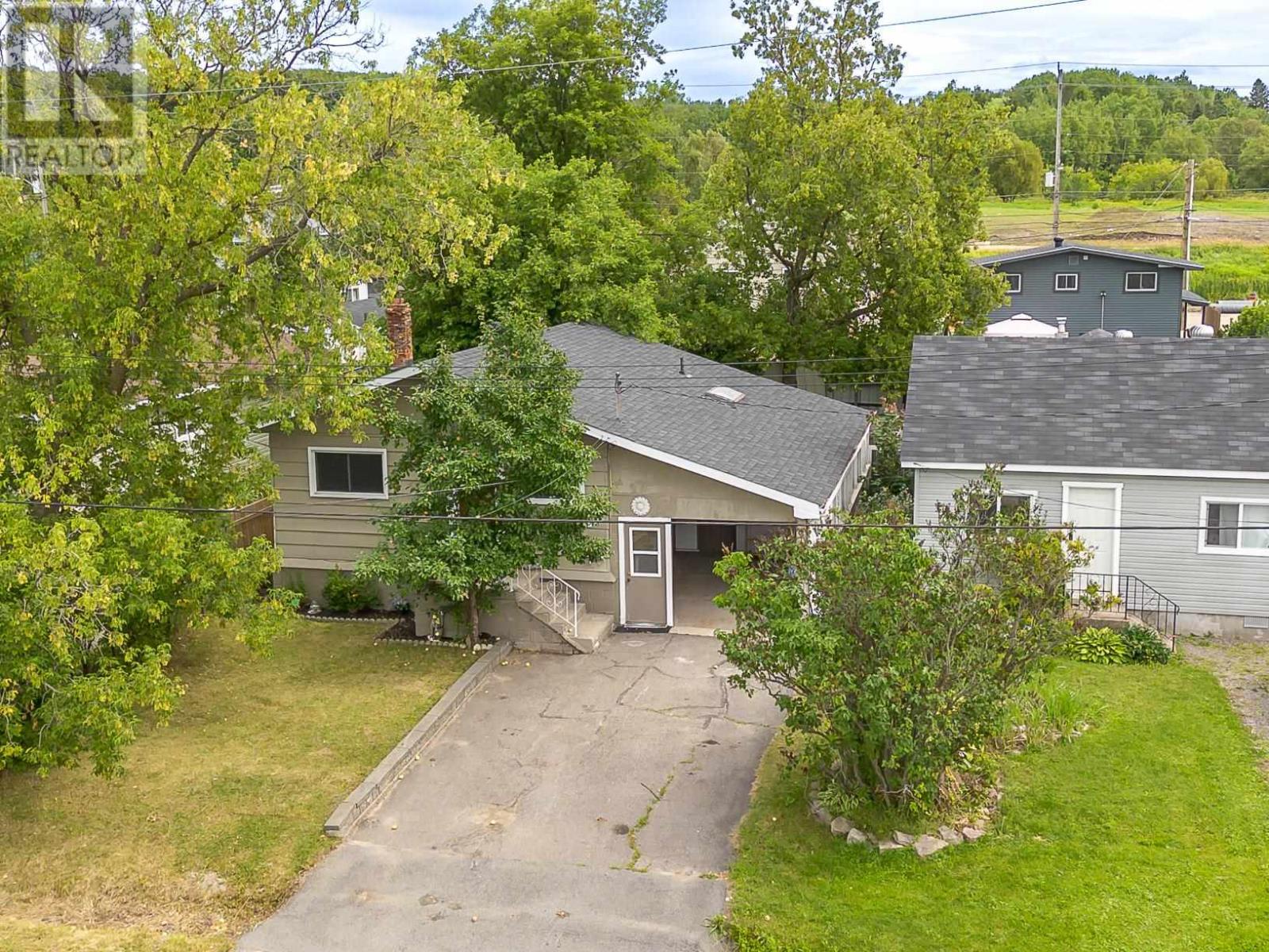 22 Lloyd St, Sault Ste. Marie, Ontario