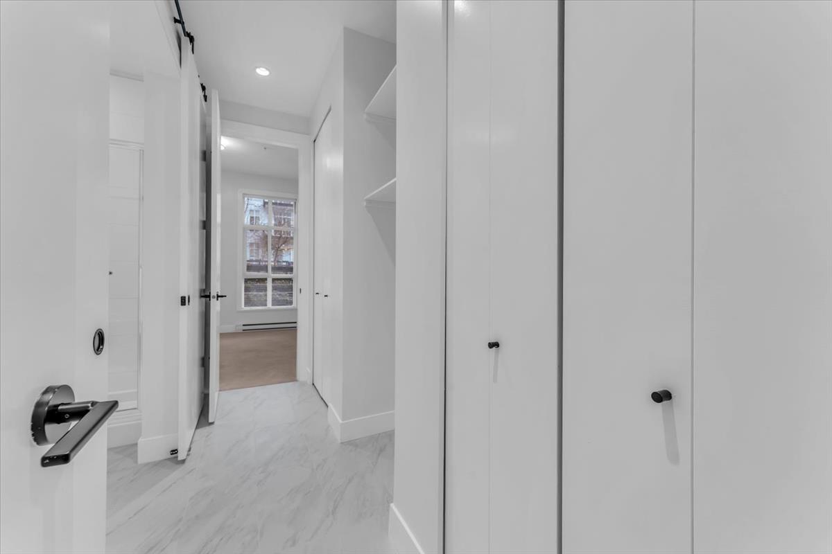 112 13929 105 Boulevard, Surrey, British Columbia