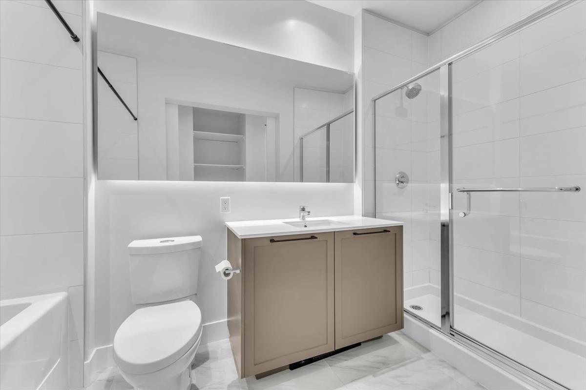 112 13929 105 Boulevard, Surrey, British Columbia