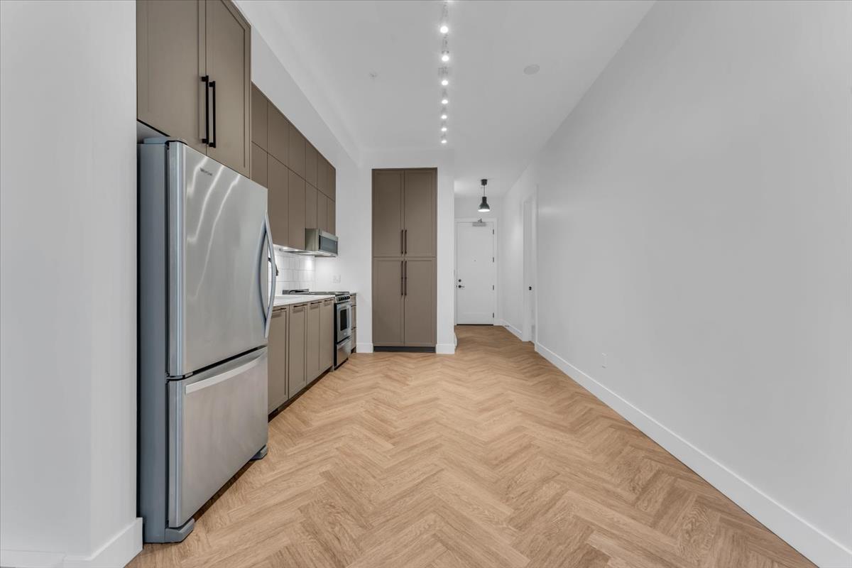 112 13929 105 Boulevard, Surrey, British Columbia