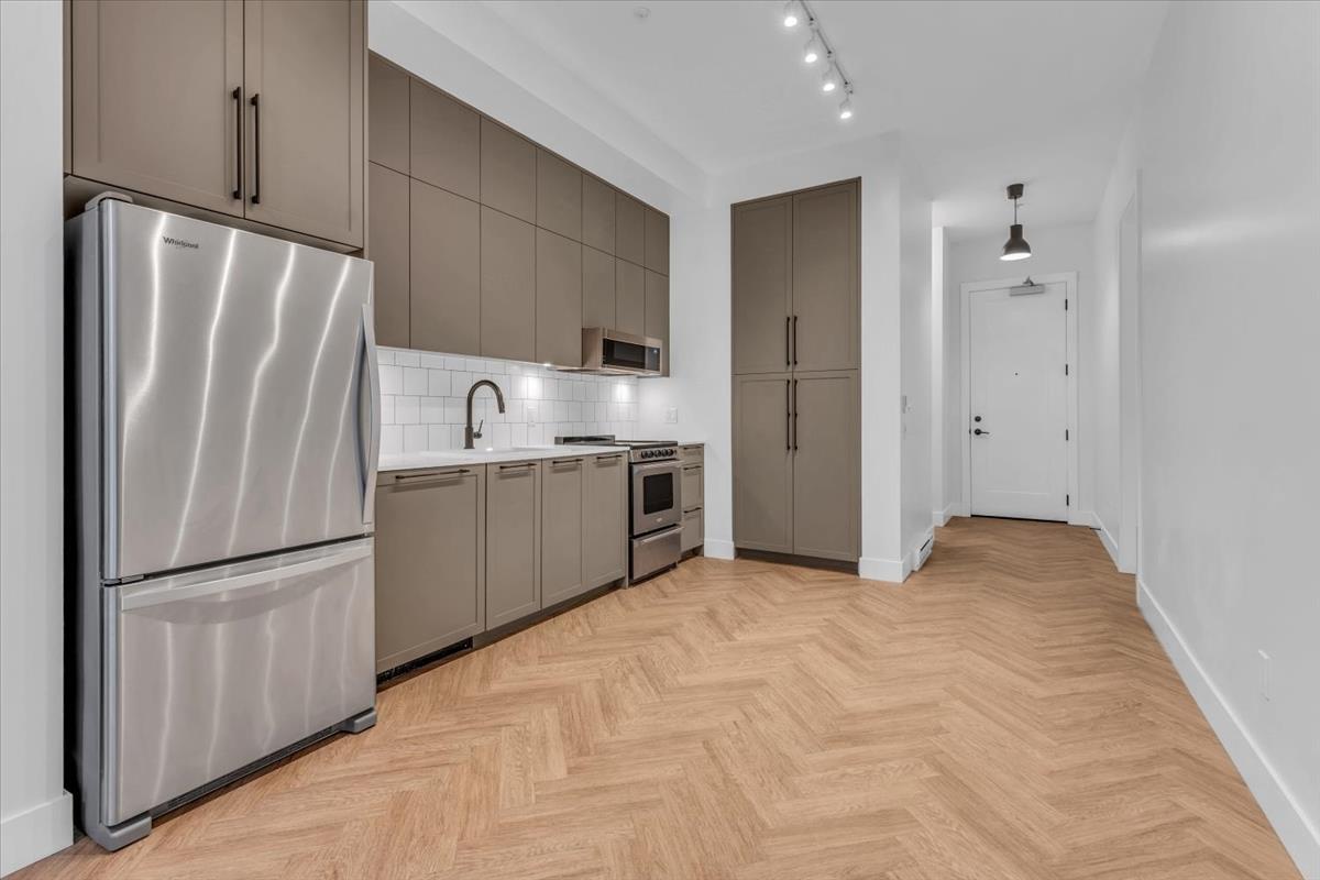 112 13929 105 Boulevard, Surrey, British Columbia