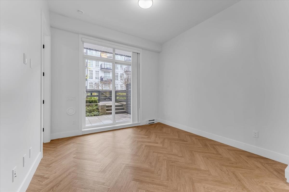 112 13929 105 Boulevard, Surrey, British Columbia