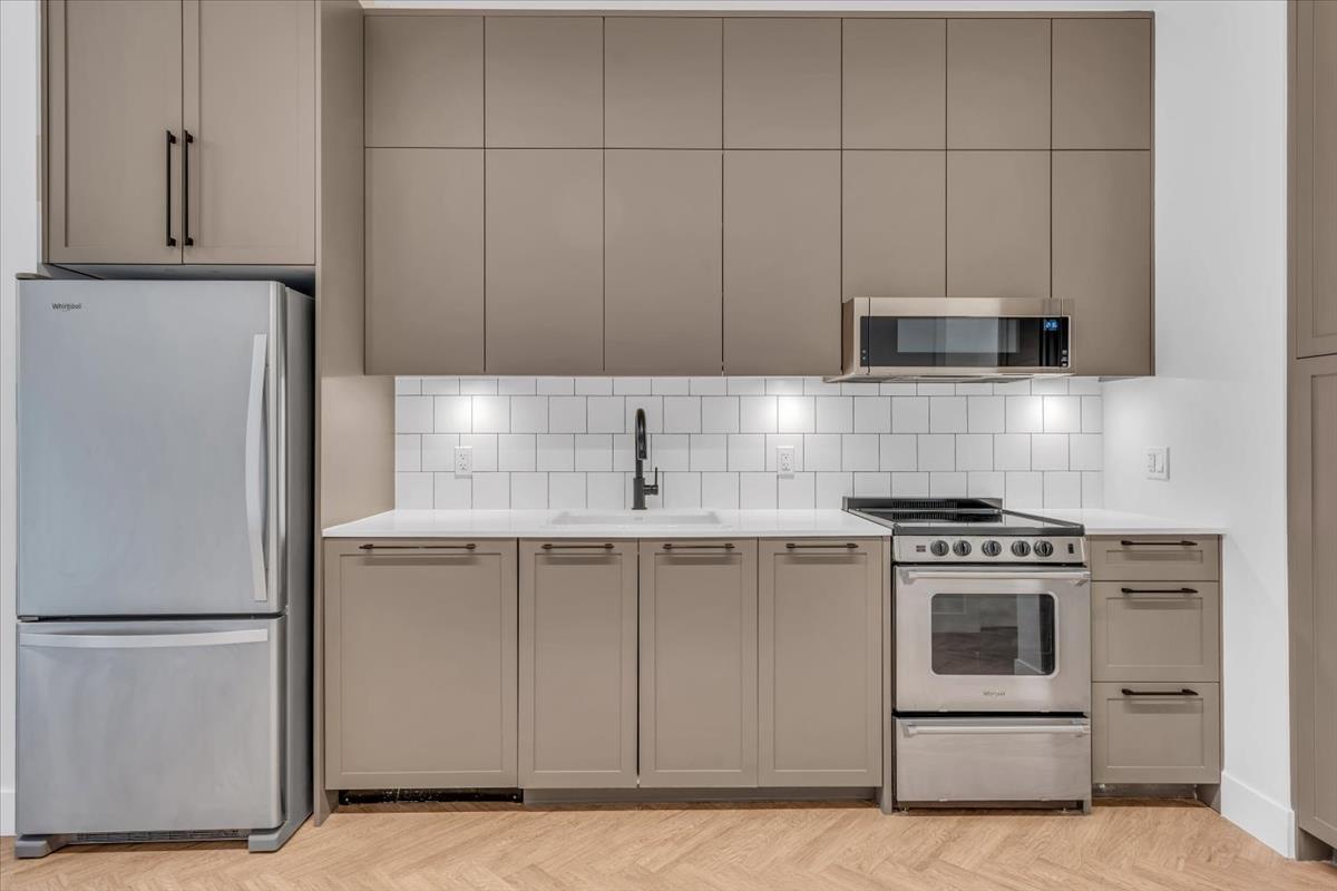 112 13929 105 Boulevard, Surrey, British Columbia