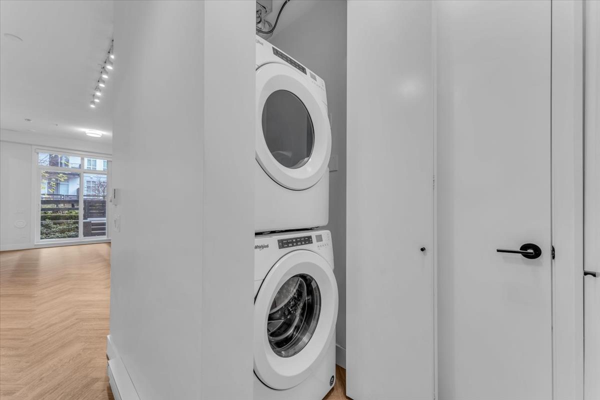 112 13929 105 Boulevard, Surrey, British Columbia