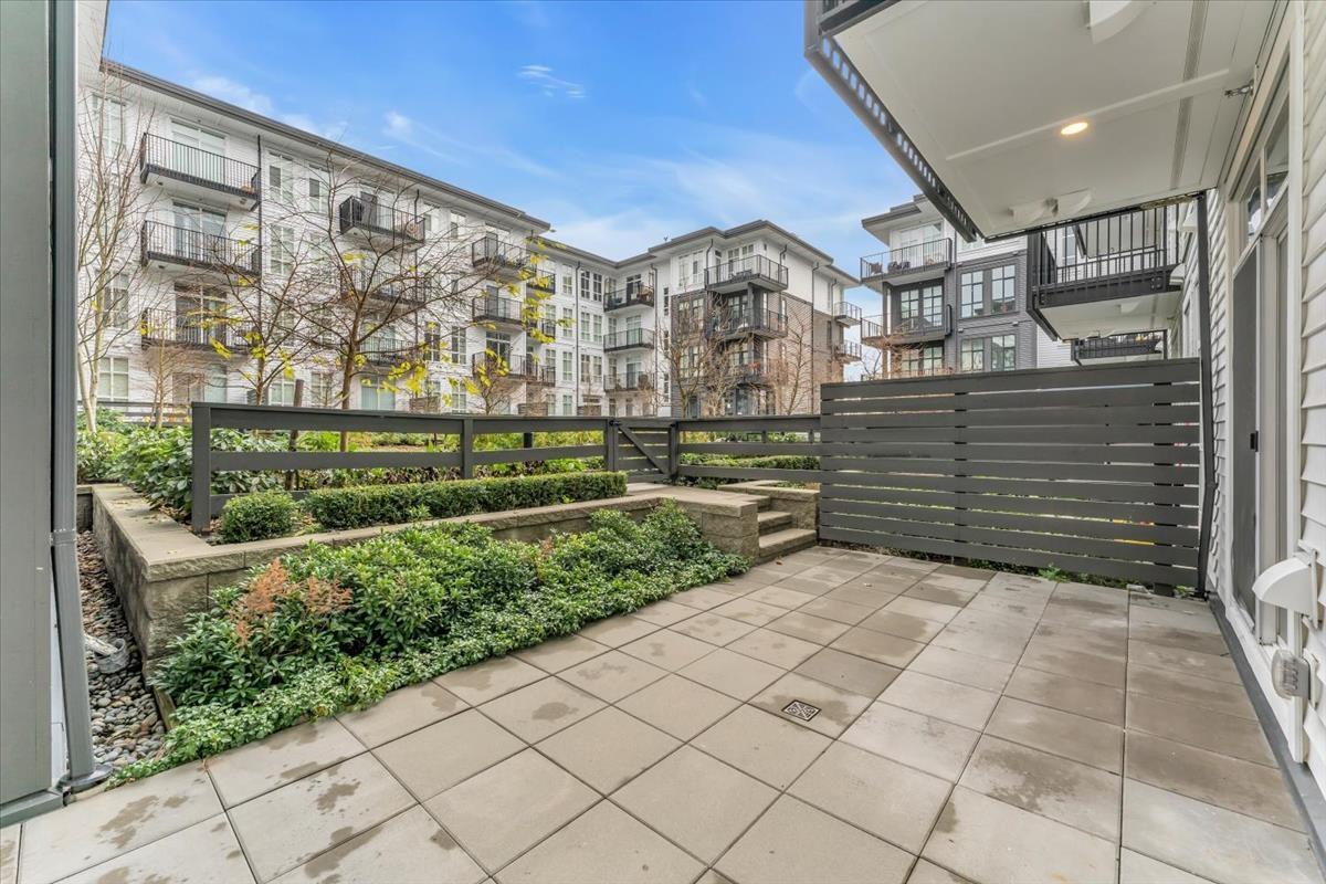 112 13929 105 Boulevard, Surrey, British Columbia