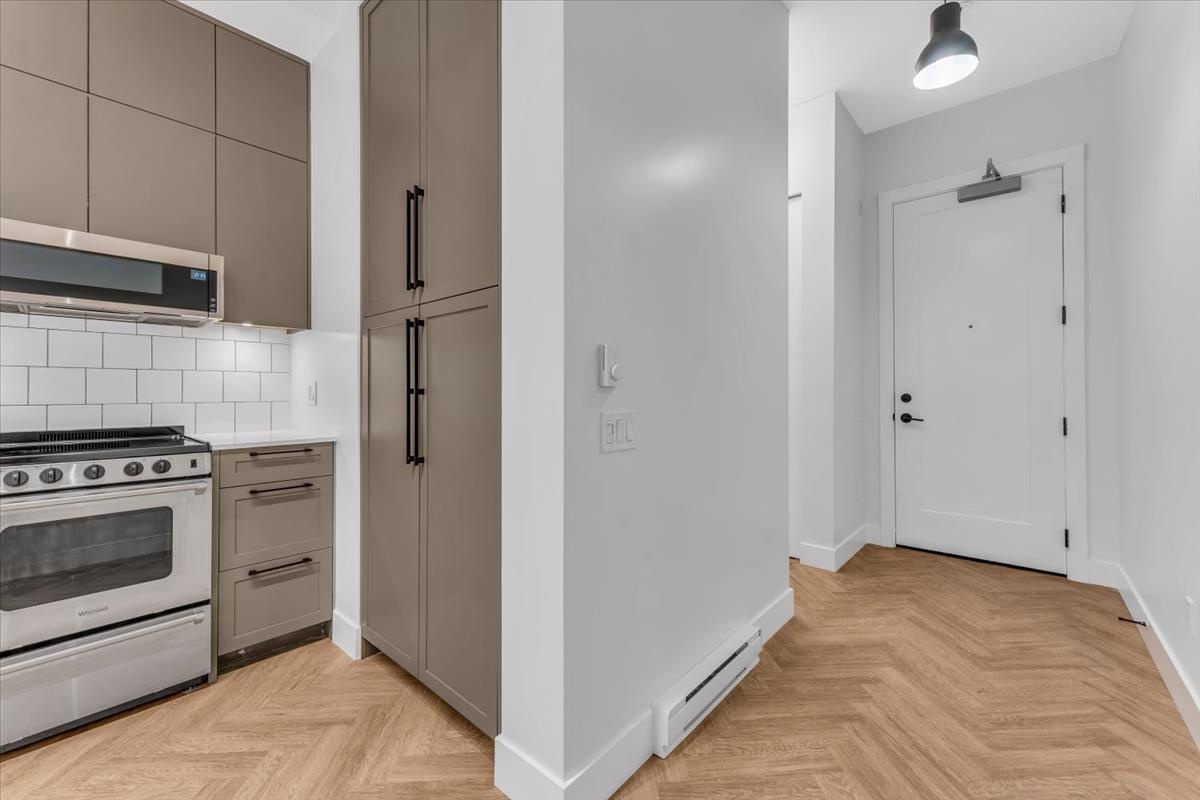 112 13929 105 Boulevard, Surrey, British Columbia