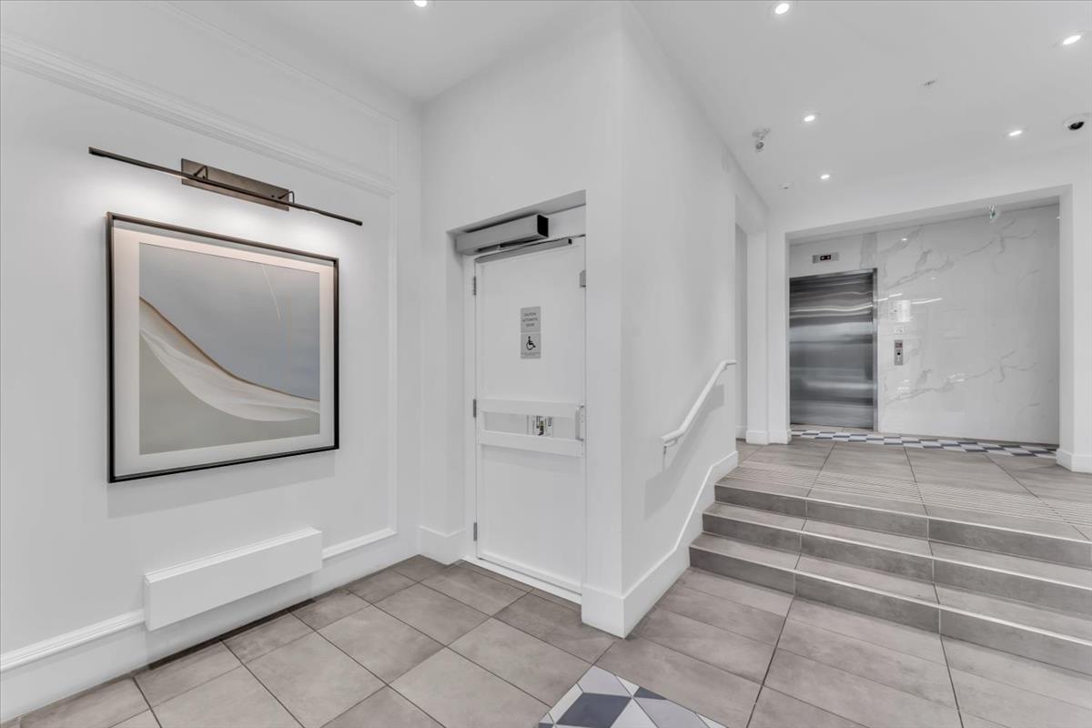 112 13929 105 Boulevard, Surrey, British Columbia