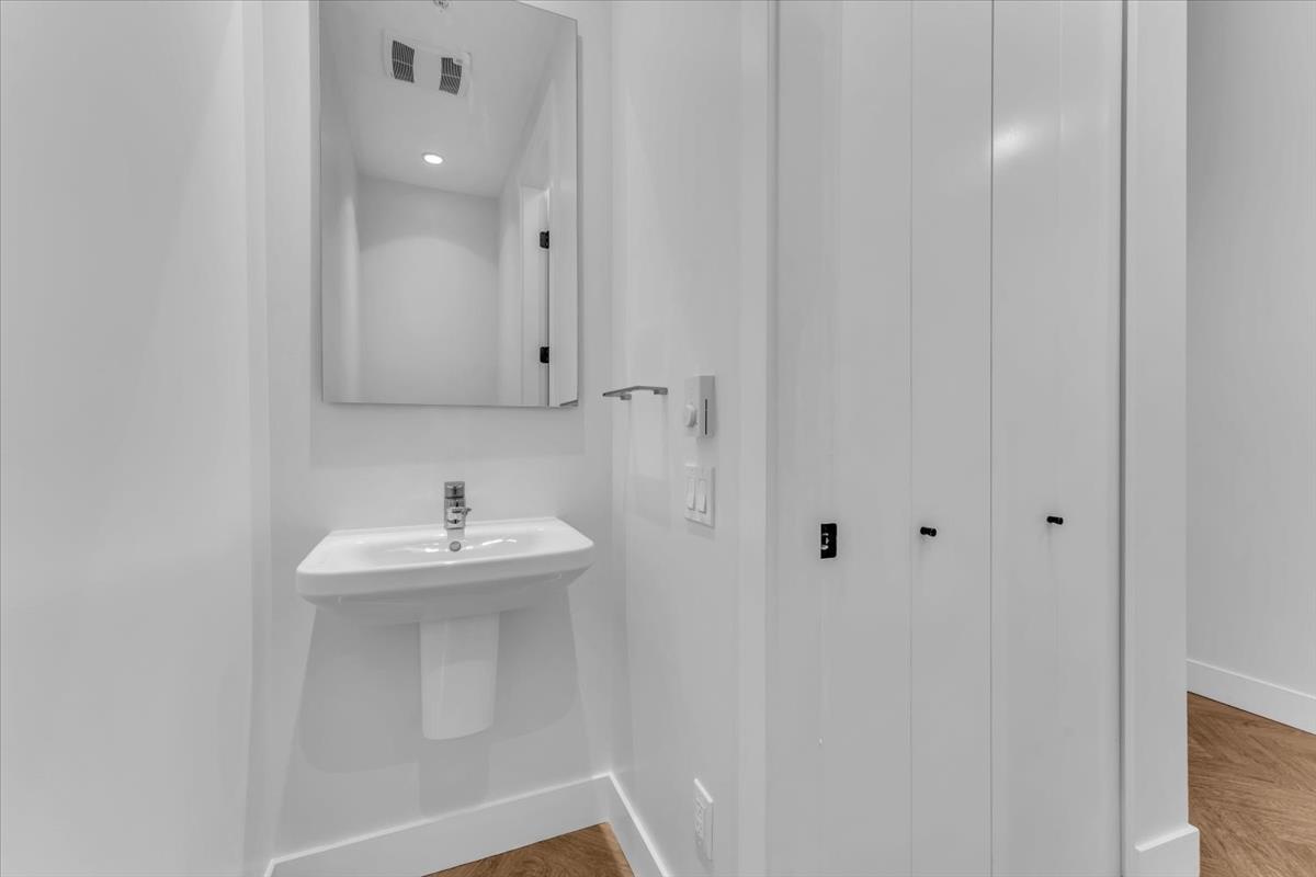 112 13929 105 Boulevard, Surrey, British Columbia