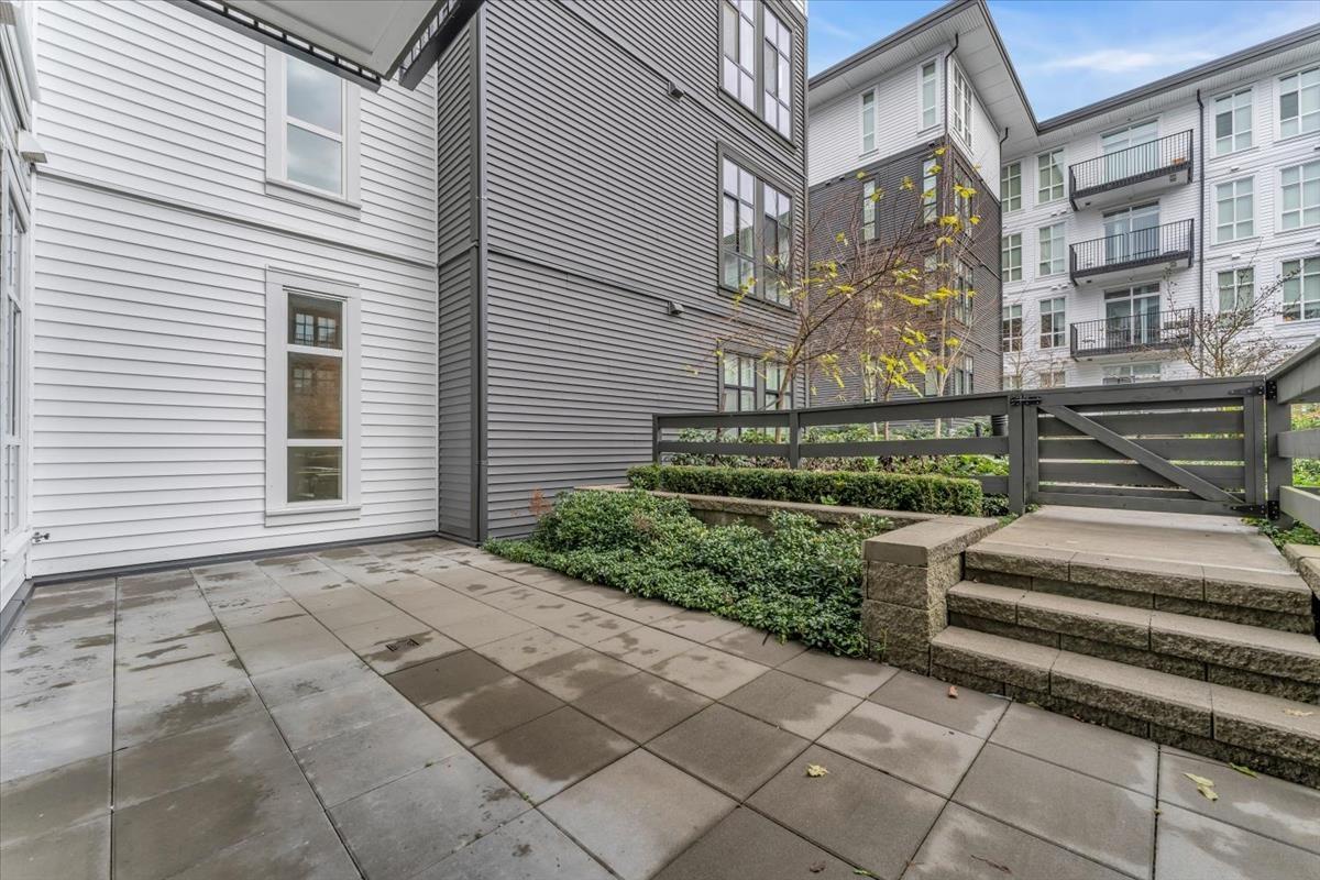 112 13929 105 Boulevard, Surrey, British Columbia