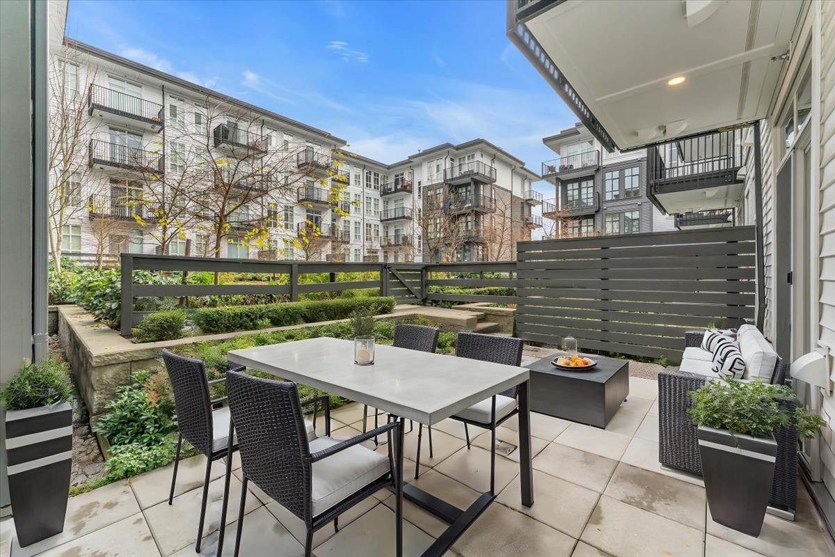 112 13929 105 Boulevard, Surrey, British Columbia