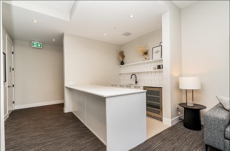 112 13929 105 Boulevard, Surrey, British Columbia