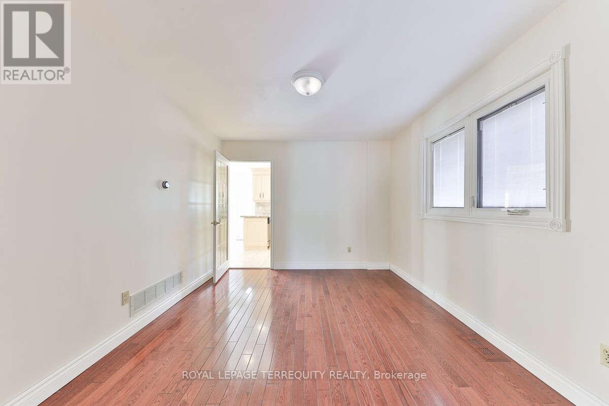 5275 Thornwood Drive, Mississauga (hurontario), Ontario