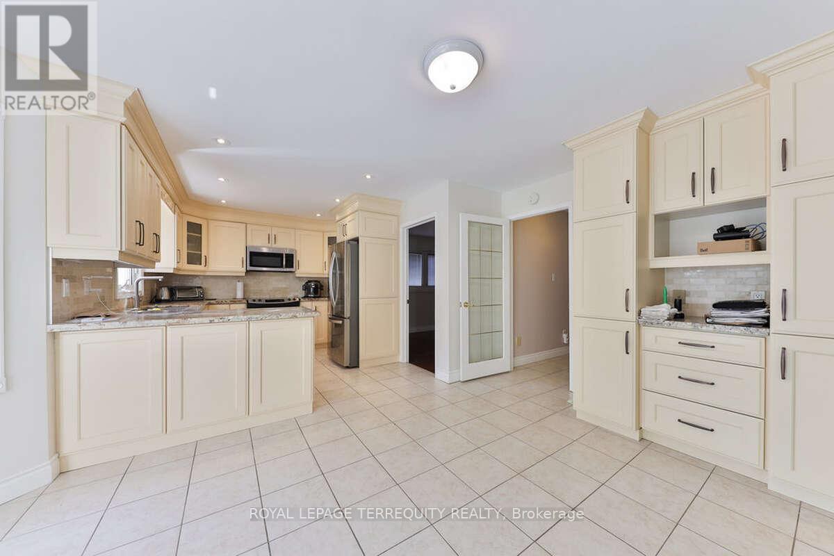 5275 Thornwood Drive, Mississauga (hurontario), Ontario