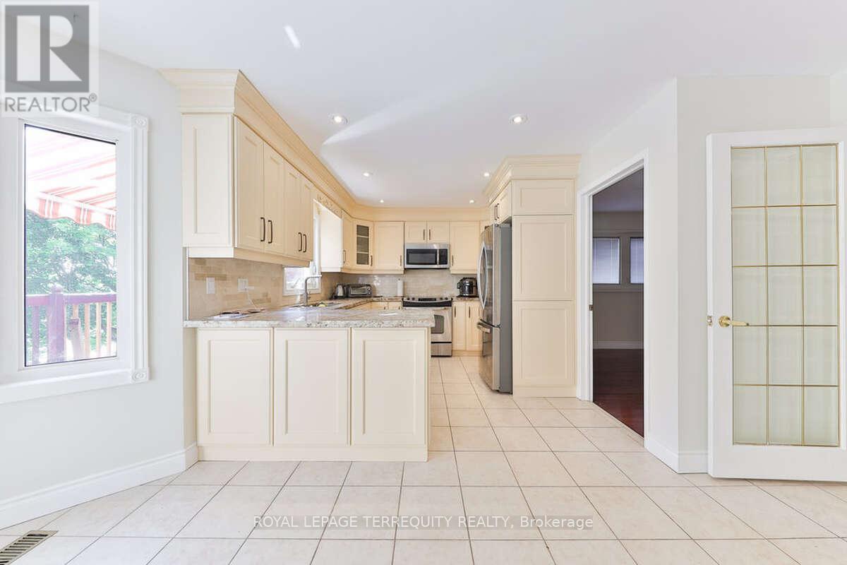 5275 Thornwood Drive, Mississauga (hurontario), Ontario