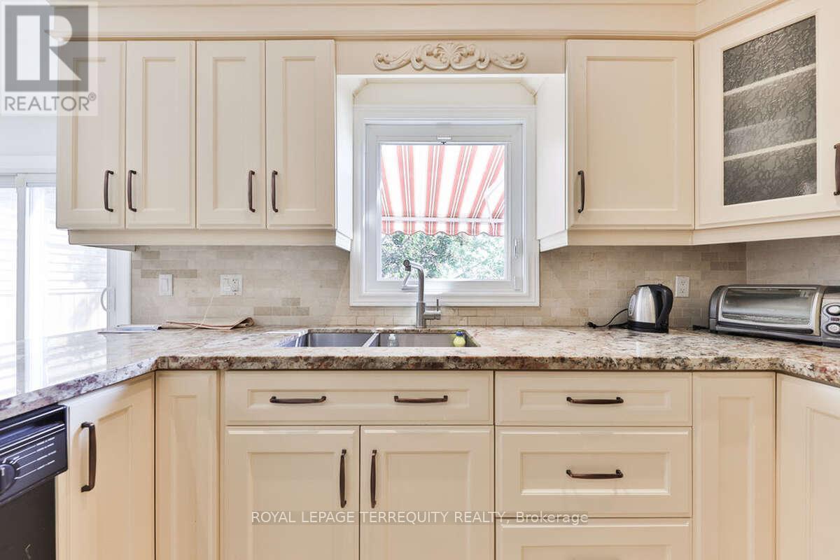 5275 Thornwood Drive, Mississauga (hurontario), Ontario