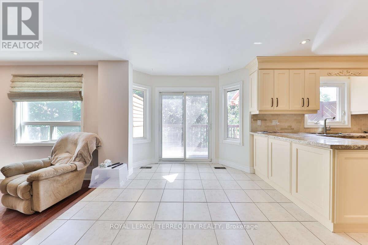 5275 Thornwood Drive, Mississauga (hurontario), Ontario