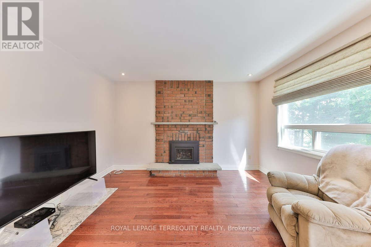 5275 Thornwood Drive, Mississauga (hurontario), Ontario