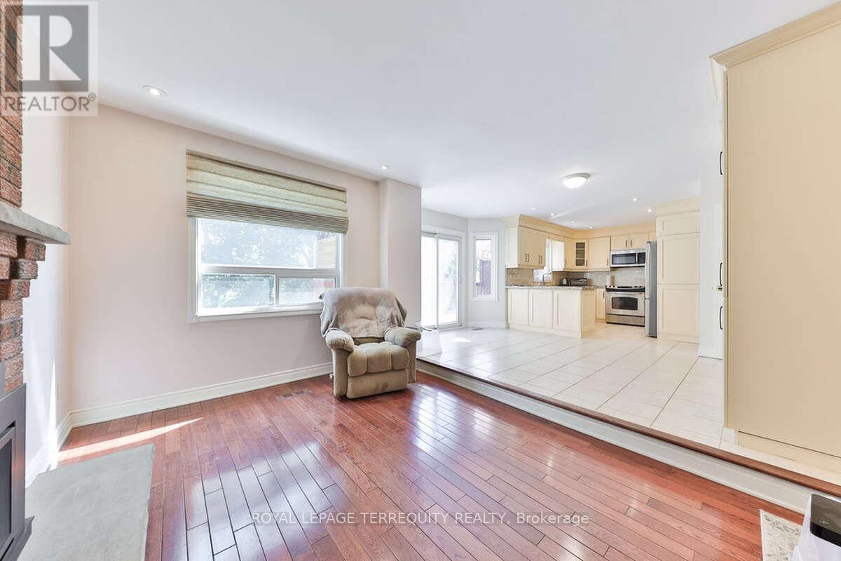 5275 Thornwood Drive, Mississauga (hurontario), Ontario