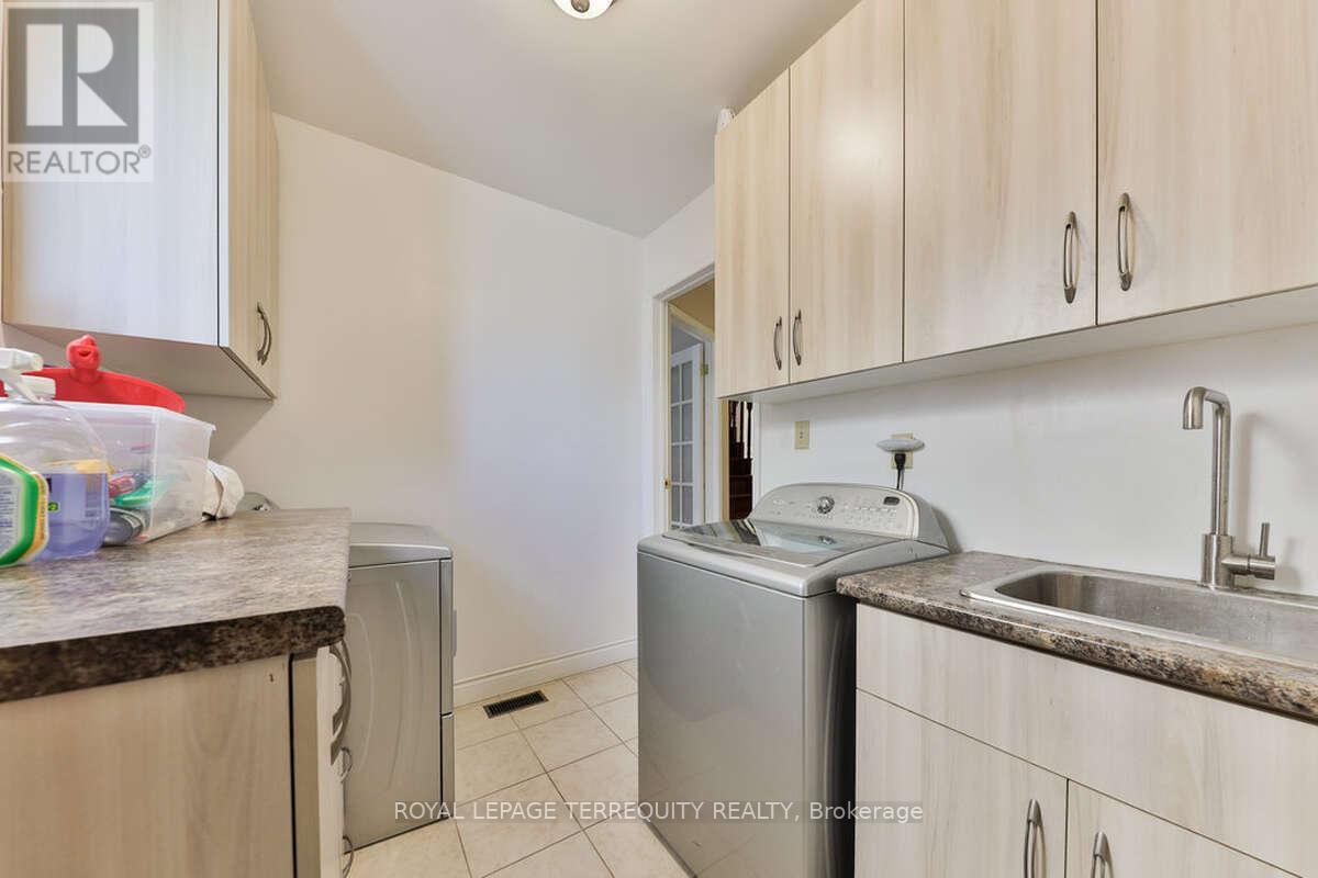 5275 Thornwood Drive, Mississauga (hurontario), Ontario