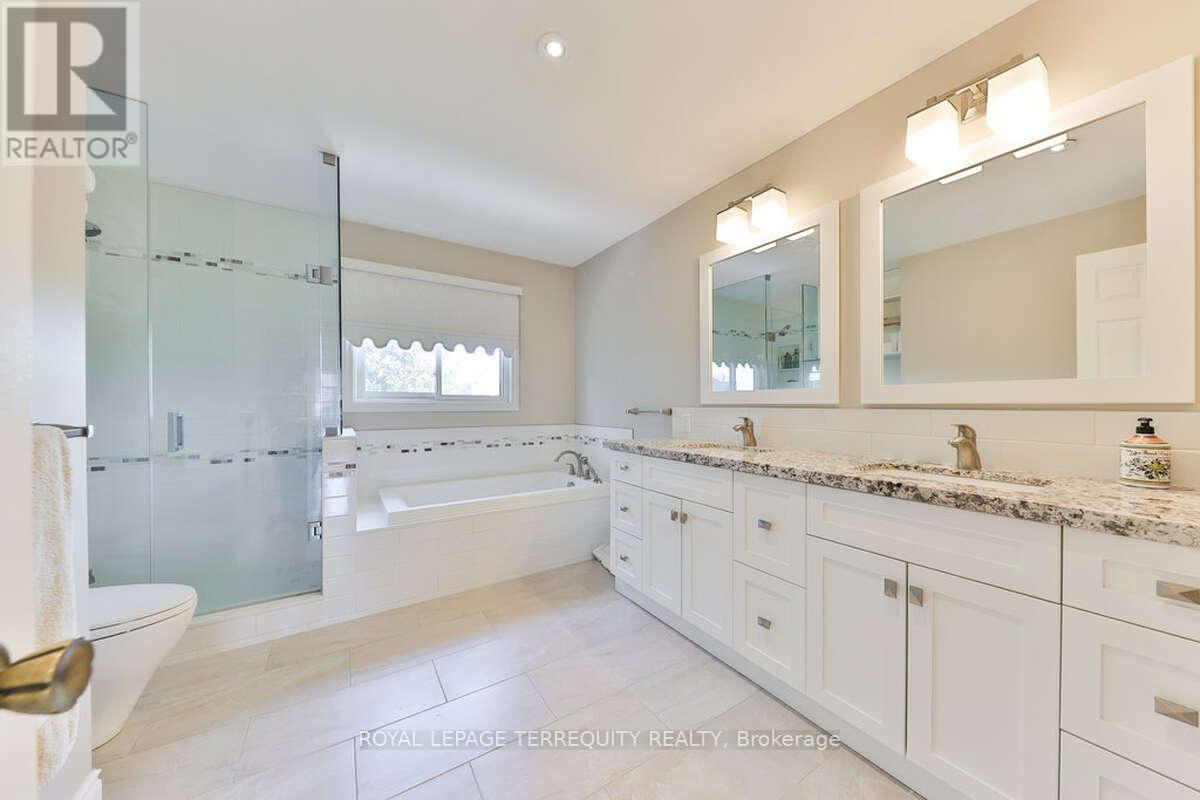 5275 Thornwood Drive, Mississauga (hurontario), Ontario