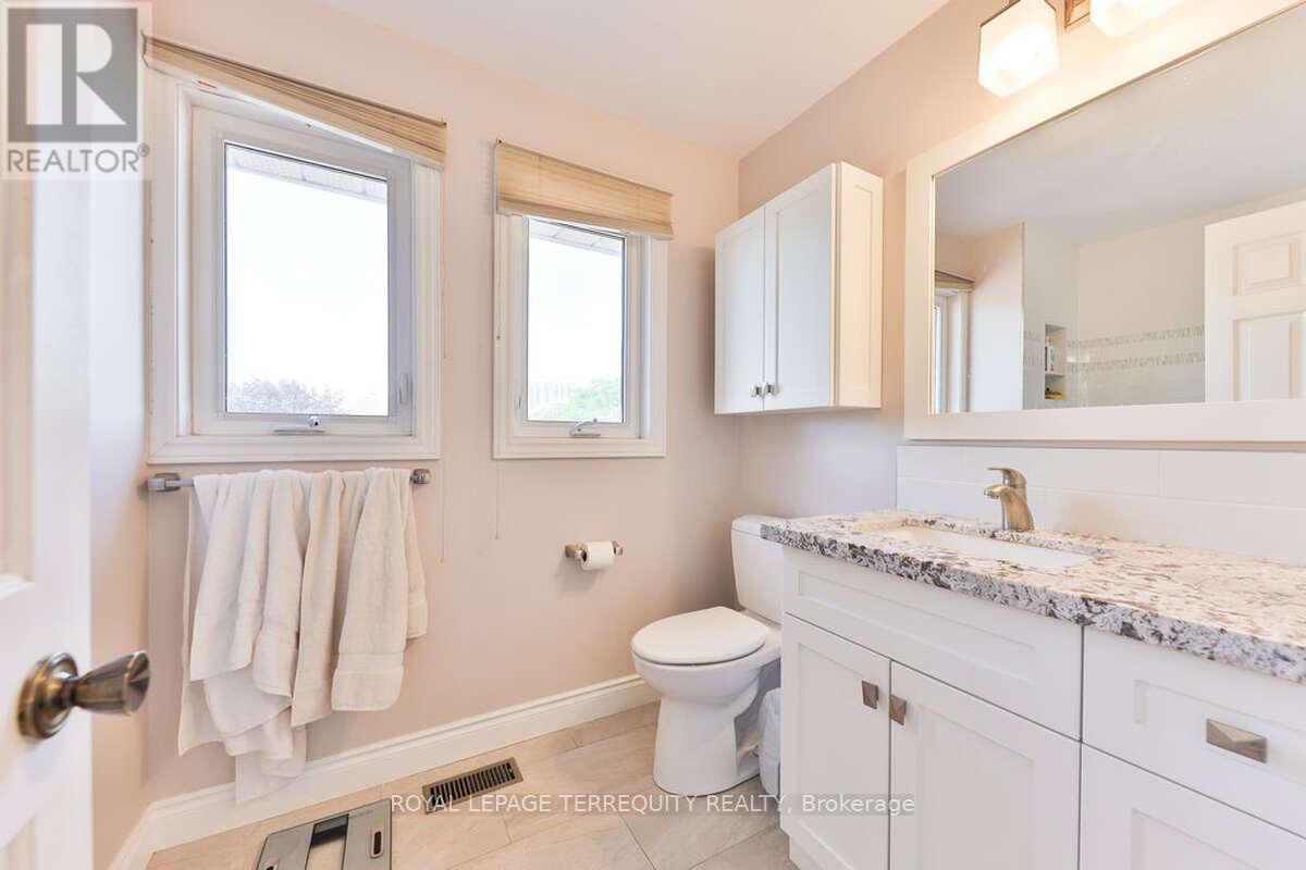 5275 Thornwood Drive, Mississauga (hurontario), Ontario