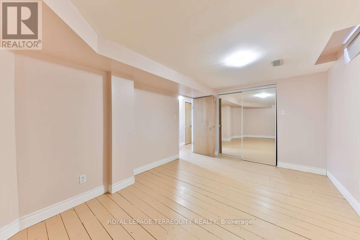 5275 Thornwood Drive, Mississauga (hurontario), Ontario