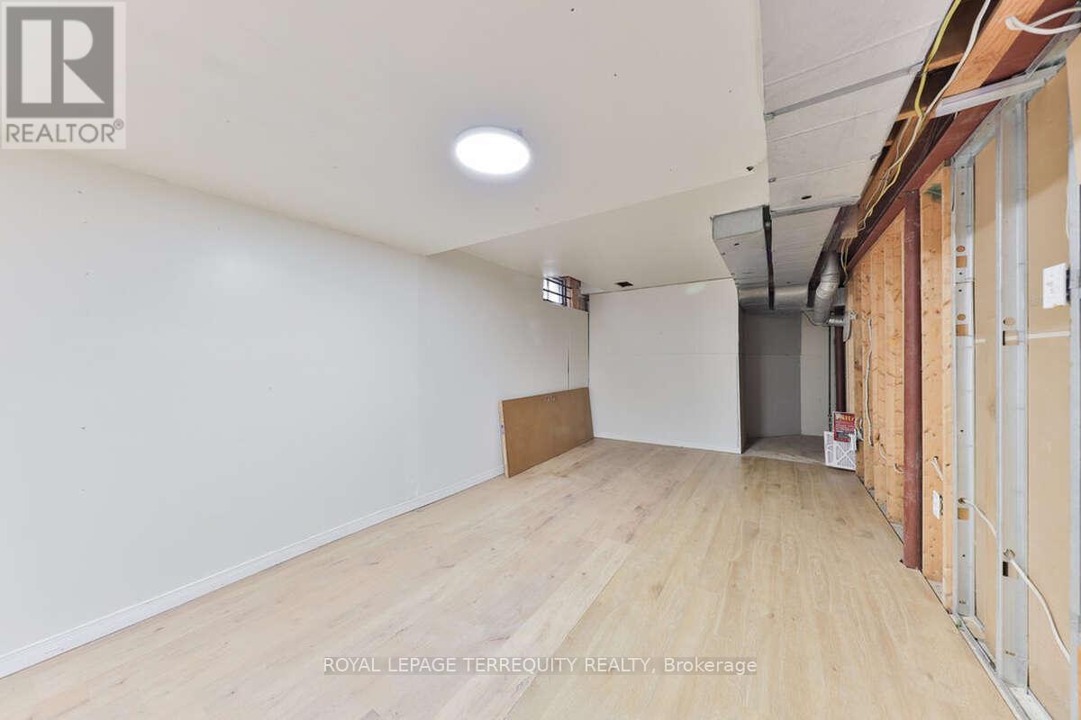 5275 Thornwood Drive, Mississauga (hurontario), Ontario