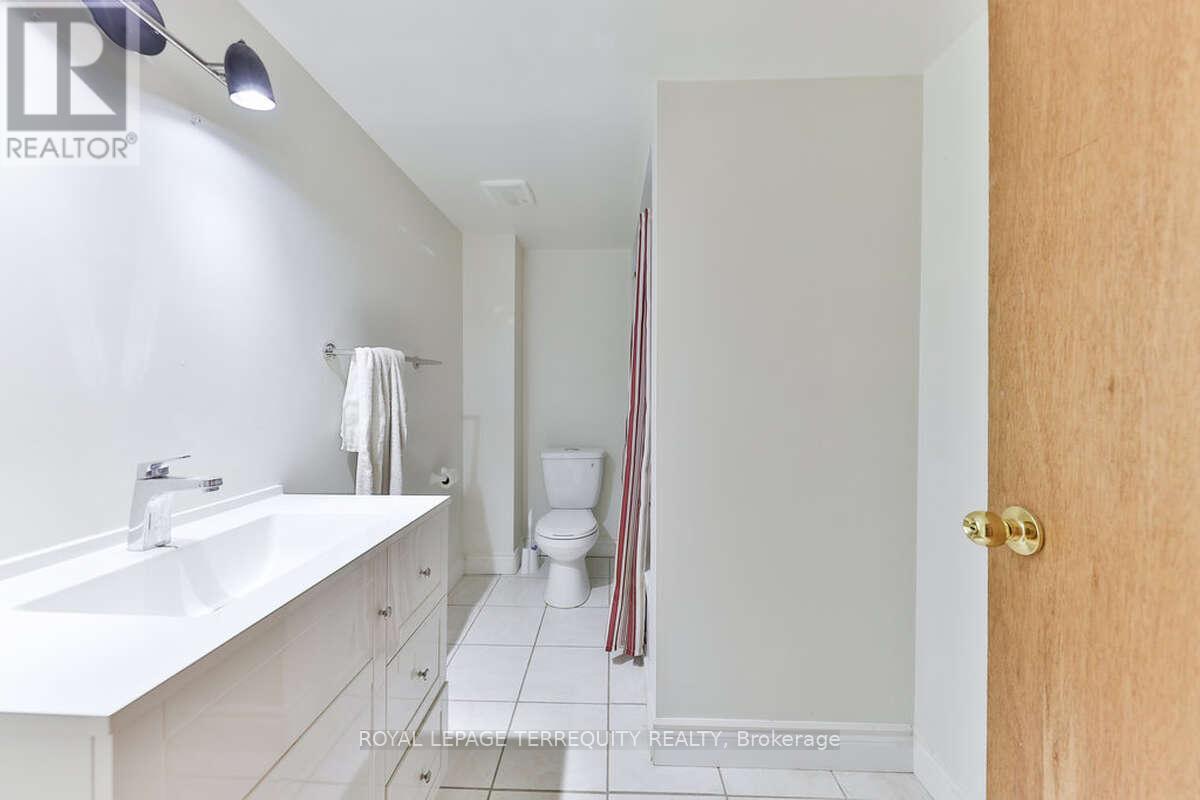 5275 Thornwood Drive, Mississauga (hurontario), Ontario