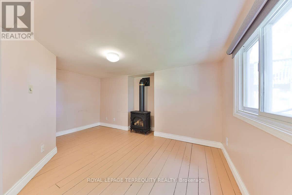 5275 Thornwood Drive, Mississauga (hurontario), Ontario