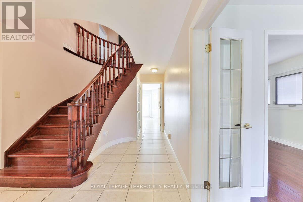 5275 Thornwood Drive, Mississauga (hurontario), Ontario