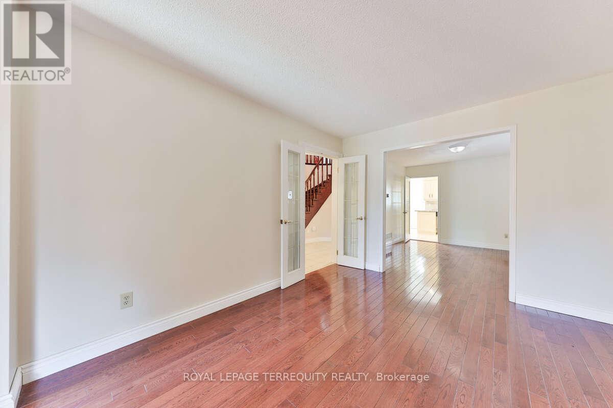 5275 Thornwood Drive, Mississauga (hurontario), Ontario