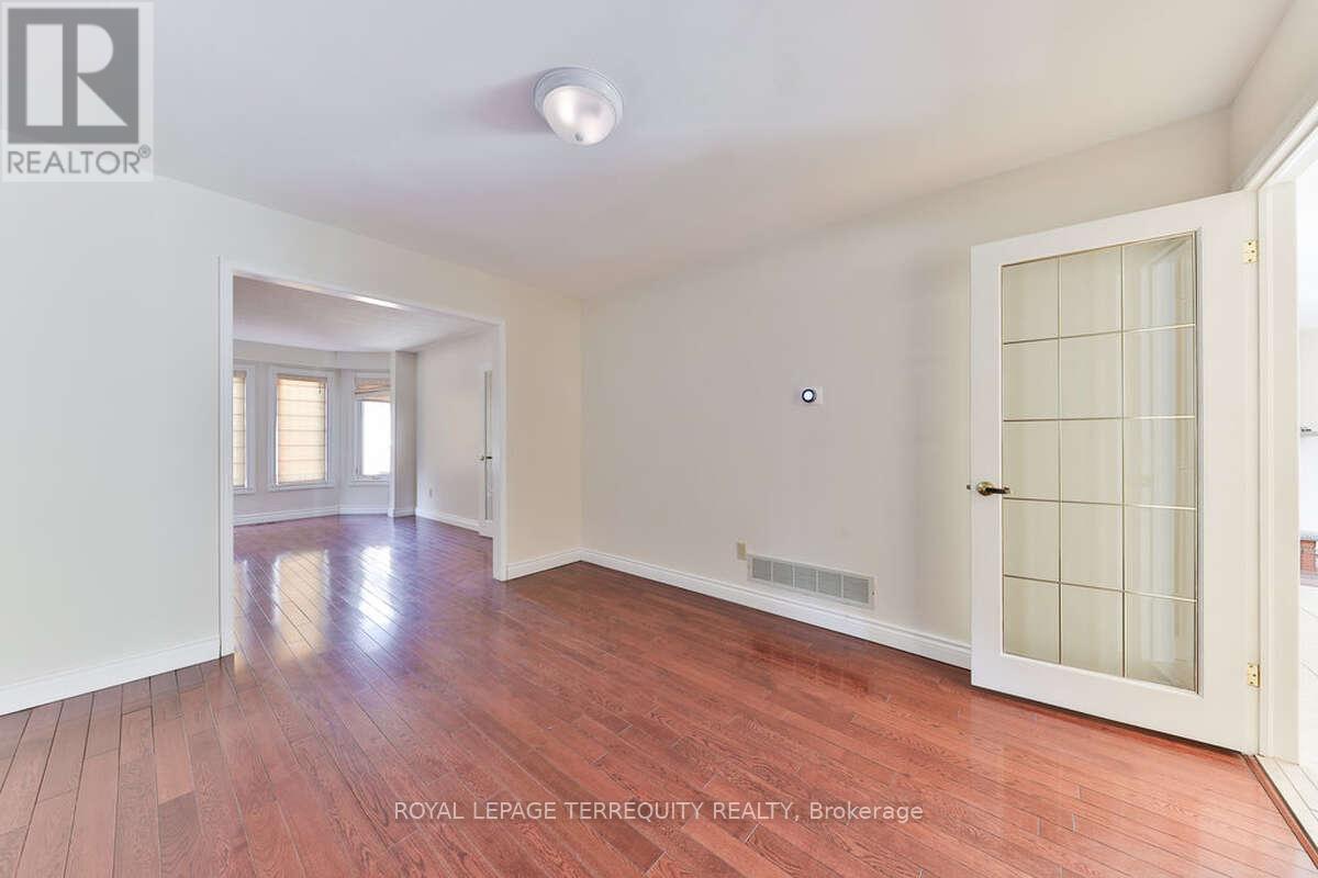 5275 Thornwood Drive, Mississauga (hurontario), Ontario