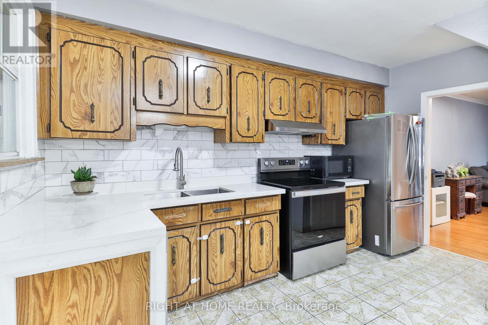 17 Rambler Place, Toronto (glenfield-jane Heights), Ontario