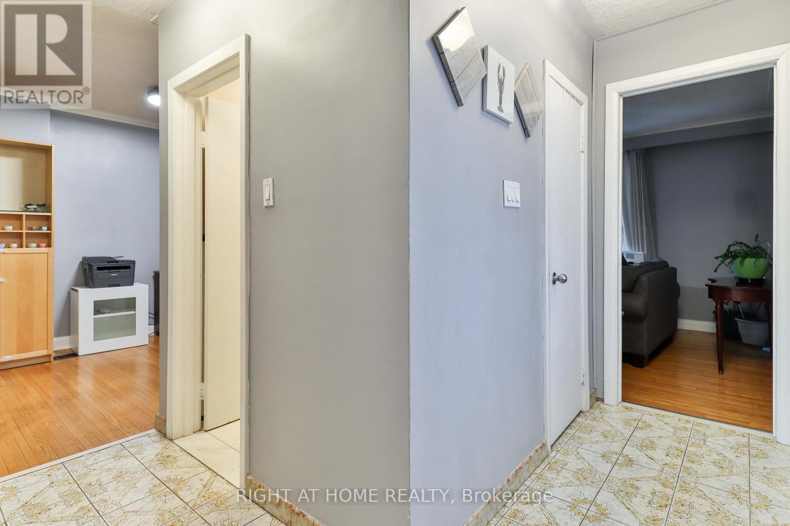 17 Rambler Place, Toronto (glenfield-jane Heights), Ontario