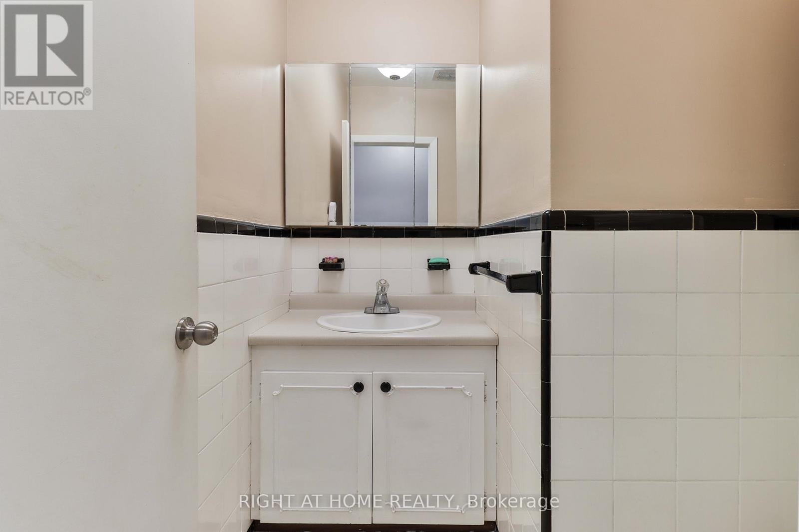 17 Rambler Place, Toronto (glenfield-jane Heights), Ontario