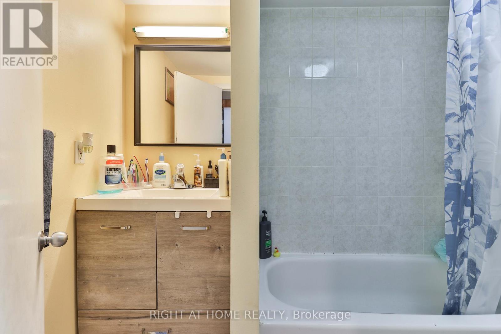 17 Rambler Place, Toronto (glenfield-jane Heights), Ontario