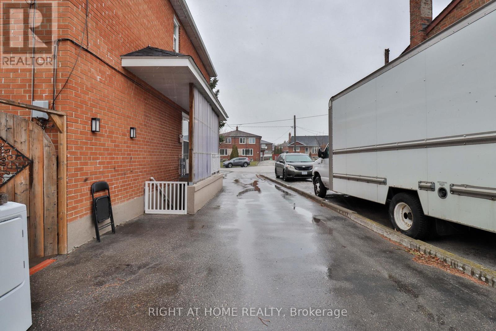 17 Rambler Place, Toronto (glenfield-jane Heights), Ontario