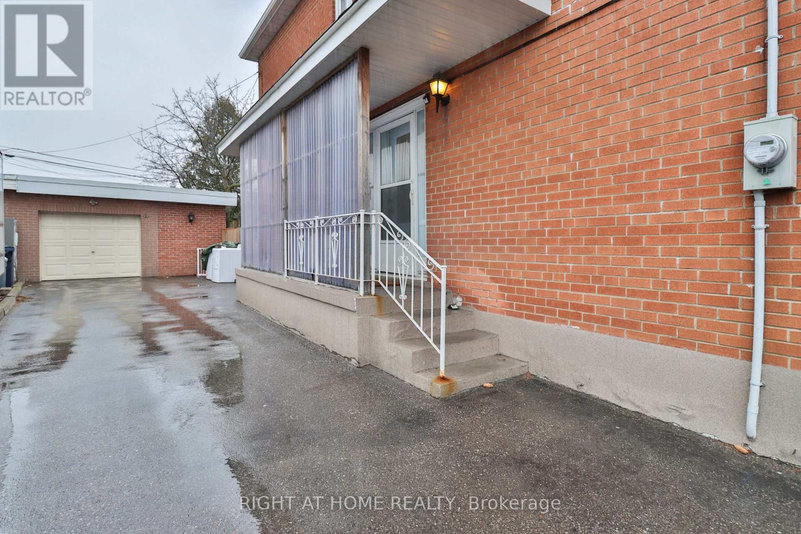 17 Rambler Place, Toronto (glenfield-jane Heights), Ontario