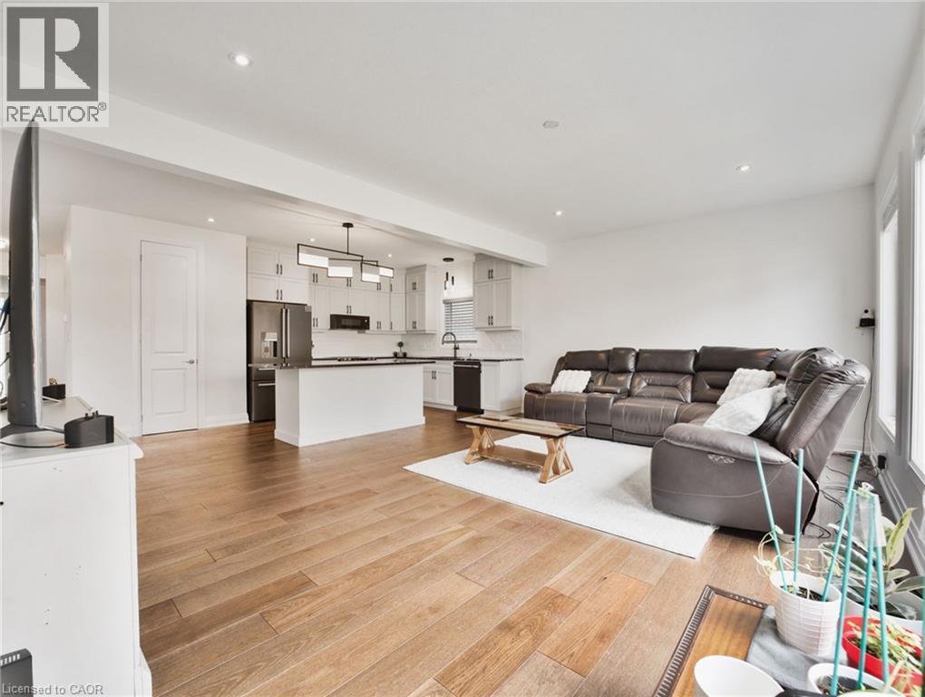 75 Monarch Woods Drive, Kitchener, Ontario