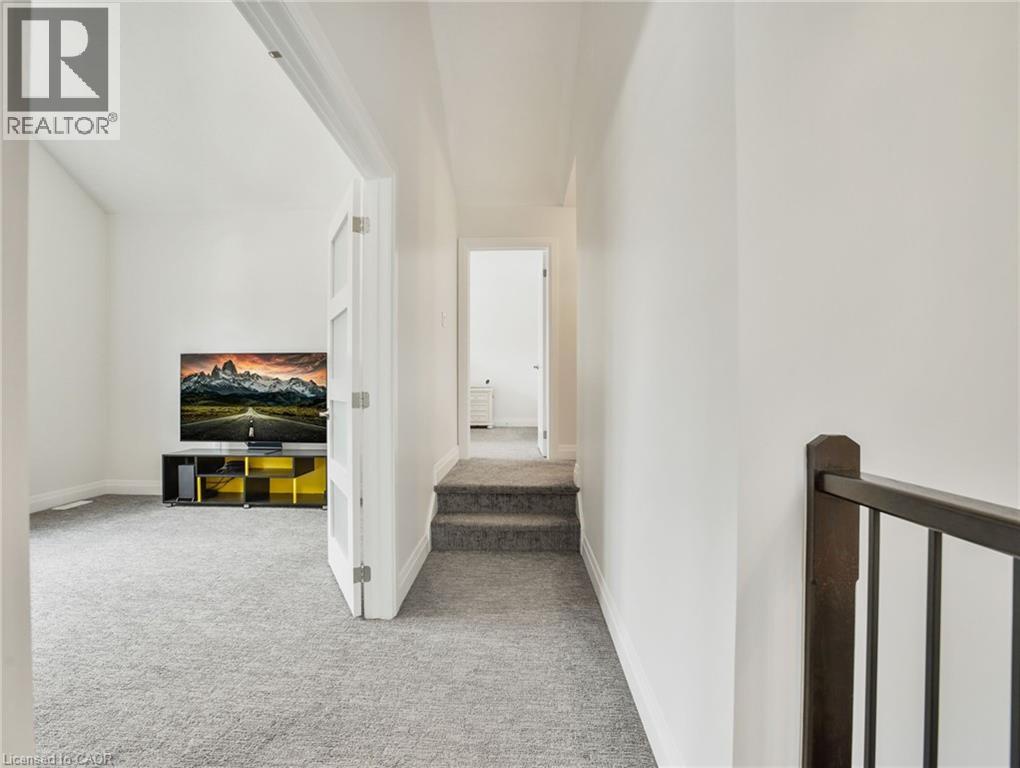 75 Monarch Woods Drive, Kitchener, Ontario