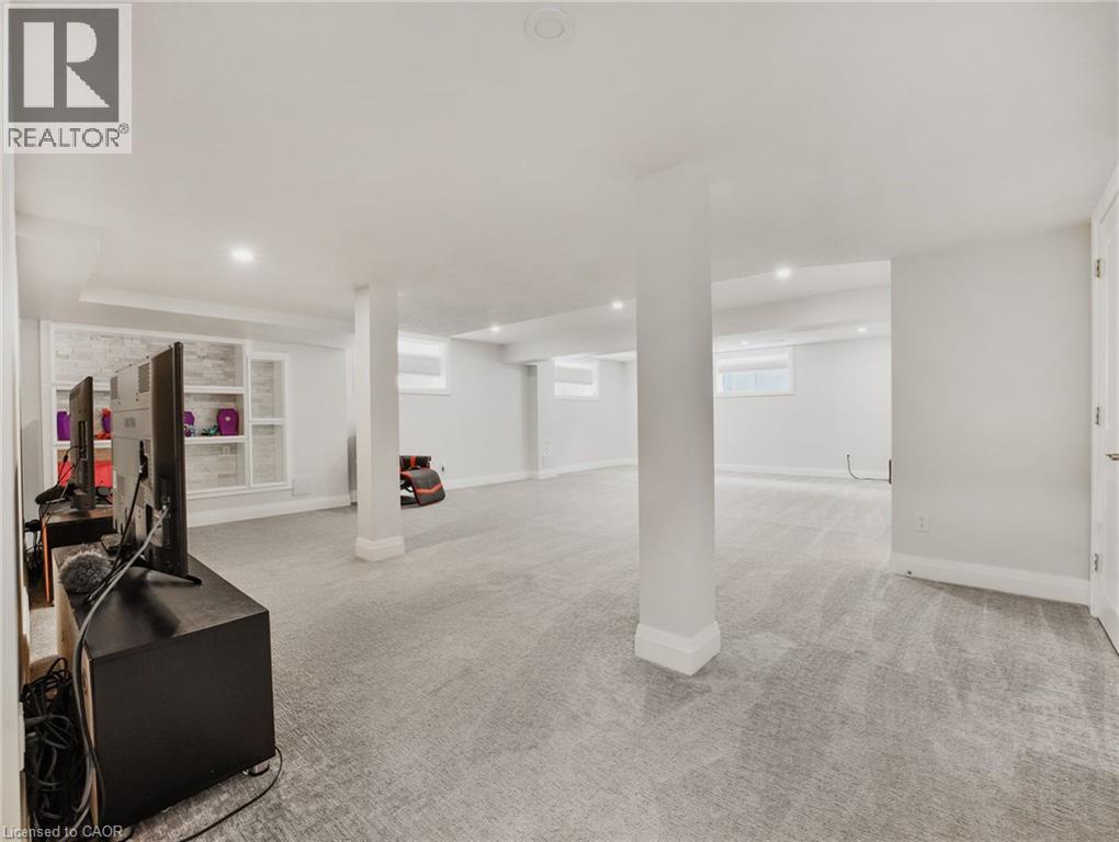 75 Monarch Woods Drive, Kitchener, Ontario