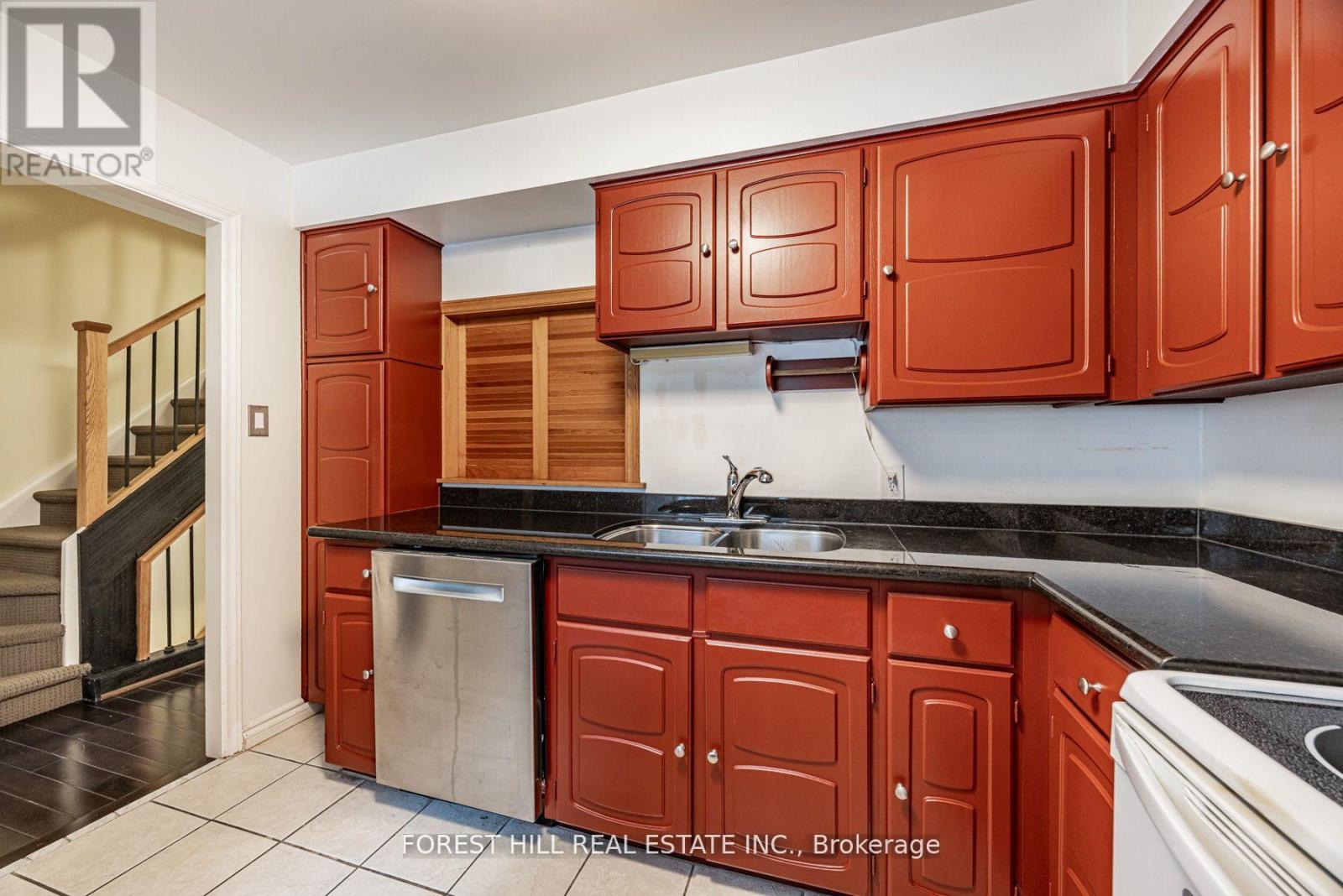 86 Village Greenway, Toronto (henry Farm), Ontario