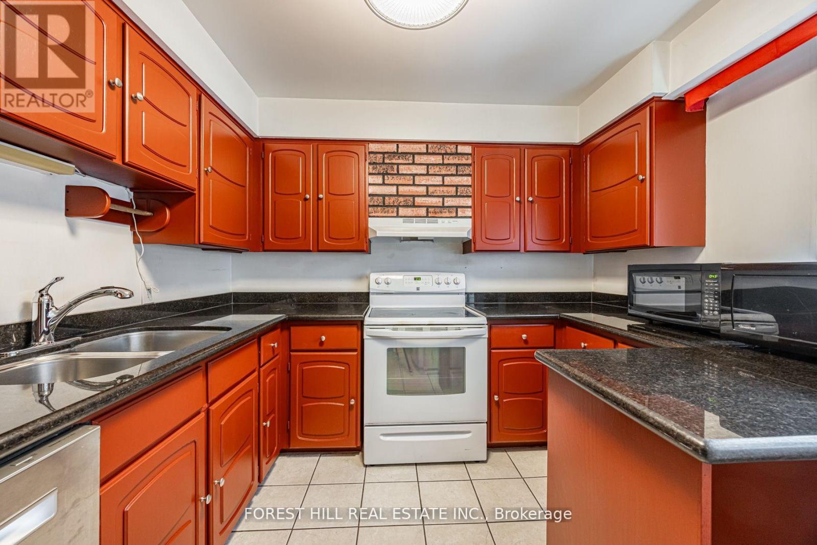 86 Village Greenway, Toronto (henry Farm), Ontario