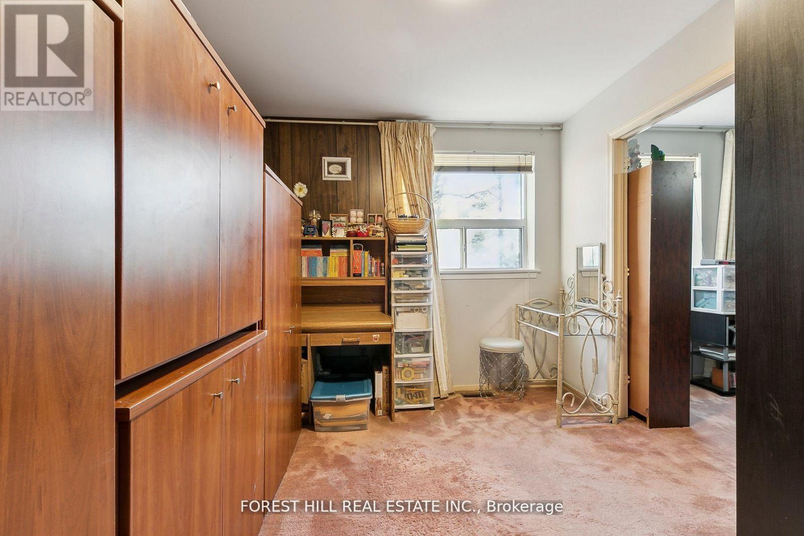 86 Village Greenway, Toronto (henry Farm), Ontario