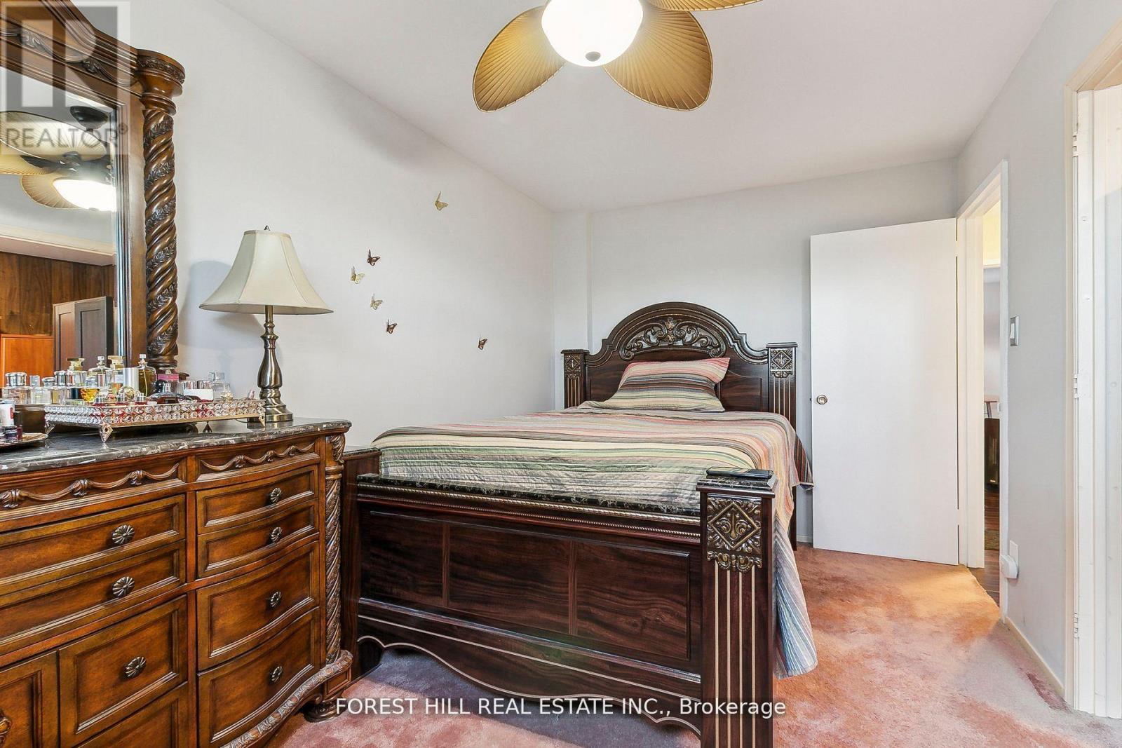 86 Village Greenway, Toronto (henry Farm), Ontario