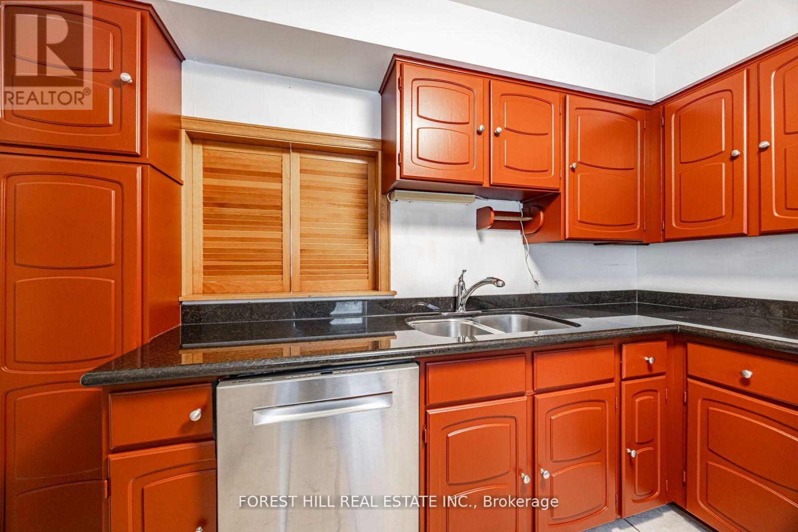 86 Village Greenway, Toronto (henry Farm), Ontario