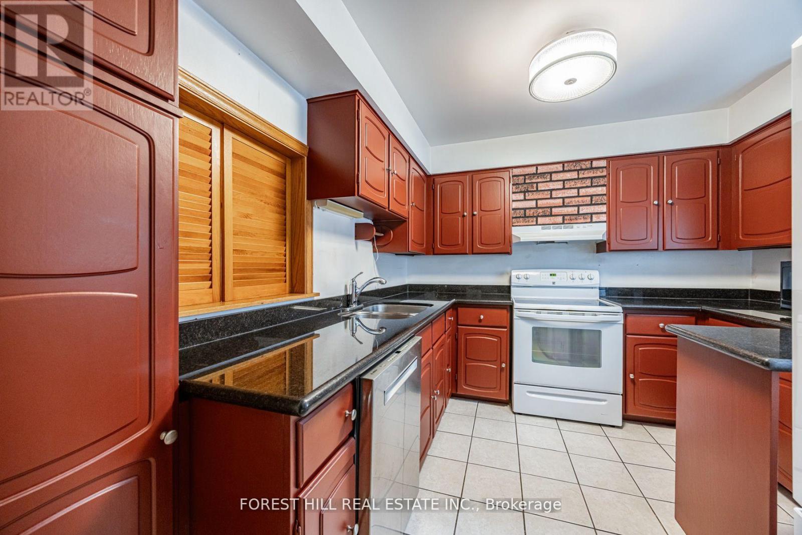 86 Village Greenway, Toronto (henry Farm), Ontario