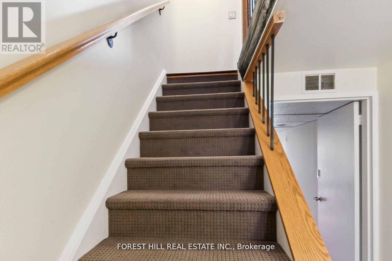 86 Village Greenway, Toronto (henry Farm), Ontario