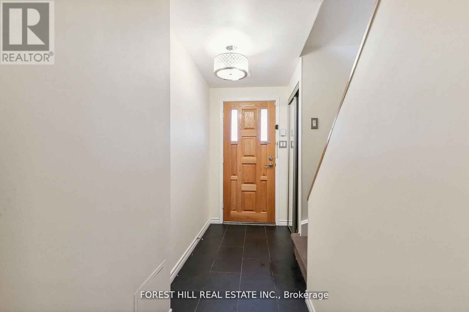 86 Village Greenway, Toronto (henry Farm), Ontario